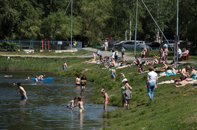 Покупаться в москве. Место для купания. Места для купания в Москве. Водоемы для купания в Москве. Москва пляжи для купания.