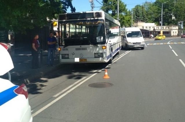 В Калининграде 4 человека получили травмы при падении в салоне автобусов