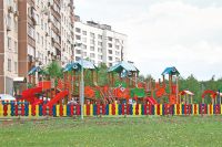 Детская площадка спроектирована с учётом возраста и интересов детей.
