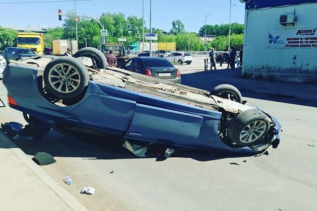После столкновения автомобиль Chevrolet lacetti отбросило на автомобиль Skoda Yeti.