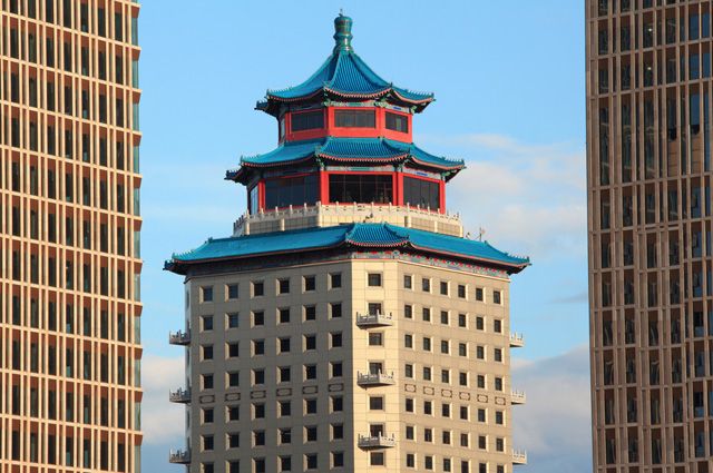 В центре Нур-Султана рядом с резиденцией президента возвышается пятизвёздочный отель «Пекин Палас Astana».