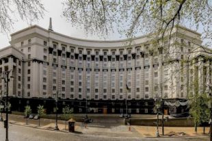 Правительство согласилось уволить 13 губернаторов
