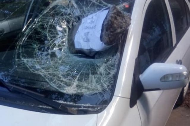 В Тюмени неизвестные по ночам бьют стекла автомобилей