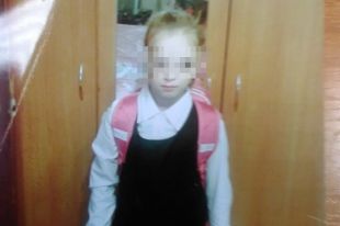 Приметы ребёнка: на вид -12 лет, рост 148-150 сантиметров, волосы светло-русые, глаза серые.