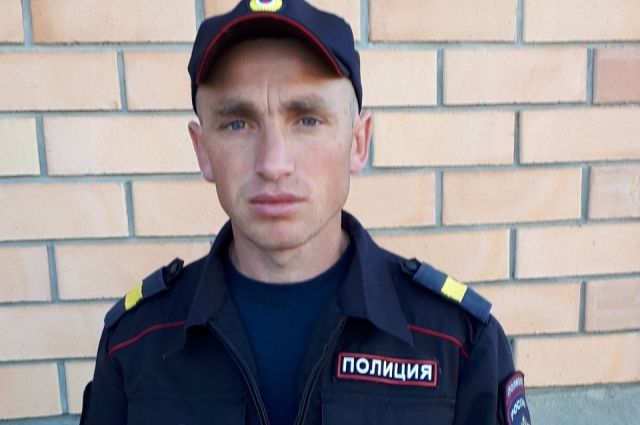В Оренбургской области полицейский водитель отдельного батальона патрульно-постовой службы полиции Леонтий Марченко спас 6 человек. 