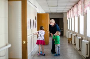 Мамам заболевших детей тоже нужна помощь.