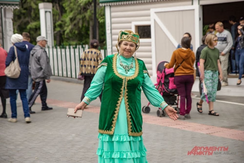 Все от мала до велика собрались на Сабантуй, чтобы принять участие в грандиозном празднике.
