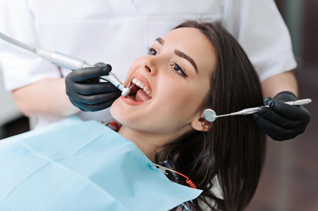 Какие продукты приводят к разрушению зубов