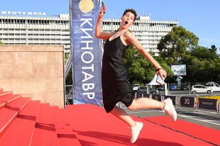 Актриса Ирина Горбачева перед премьерой фильма «Большая поэзия» в рамках 30-го Открытого российского кинофестиваля «Кинотавр» в Сочи.