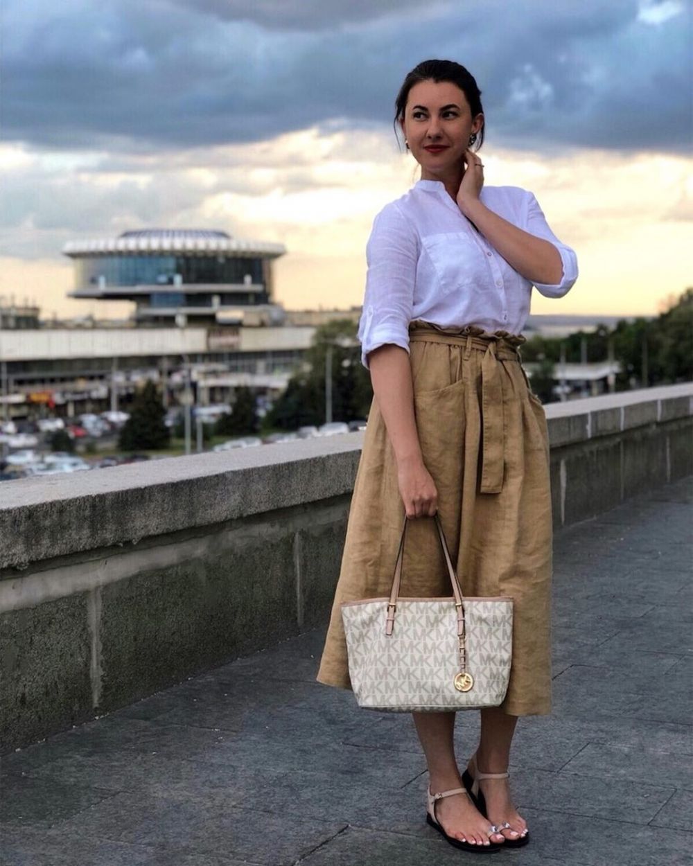 Каверина Кристина Сергеевна. 30 лет. Высшее образование. Ассистент руководителя в «Вы». Хобби - йога.