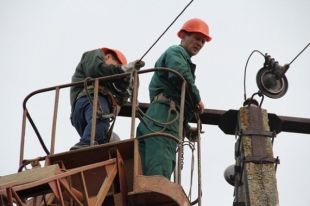 Без электричества осталось более 100 украинских сел