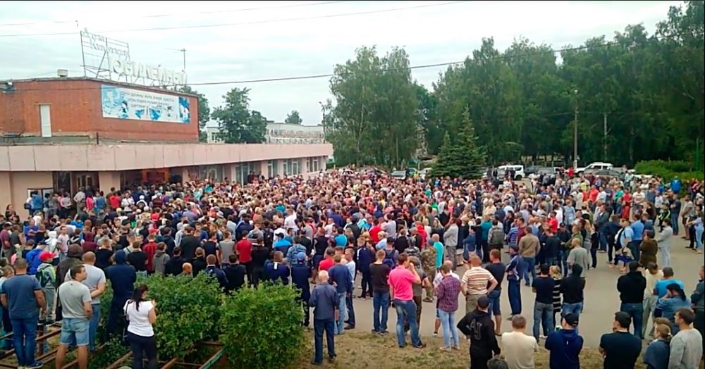 Народный сход в селе Чемодановка.