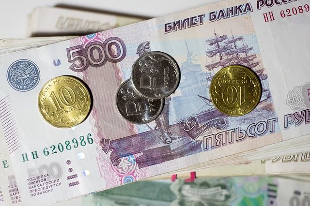 Предприниматель должен был выплатить 450 000 рублей по решению суда в пользу другого бизнесмена.