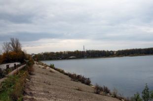 Верховой откос водопроводного сооружения водохранилища «Ростовское море».