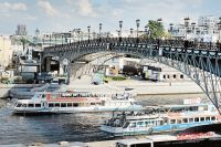 По выходным Москва-река выглядит как МКАД: в субботу поток идёт в сторону Химкинского водохранилища, в воскресенье – в обратном направлении.