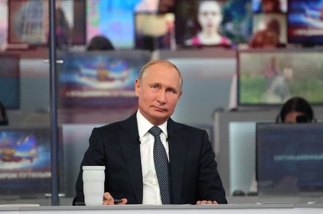 Владимир Путин на прямой линии в 2018 году.