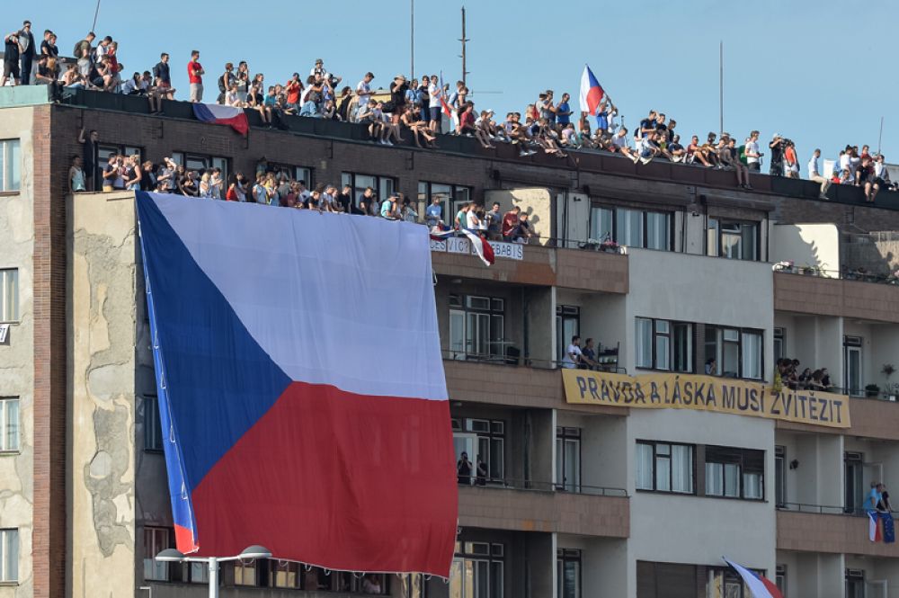 Акции, на которых протестующие требуют отставки премьера, проходят в Чехии в течение двух последних месяцев.