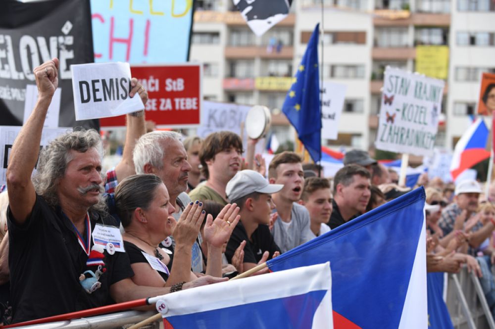 Участники акции протеста в Праге против премьер-министра Андрея Бабиша.