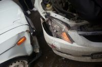 Тюменец разбил четыре машины, а его пассажир ходил по улице с топором