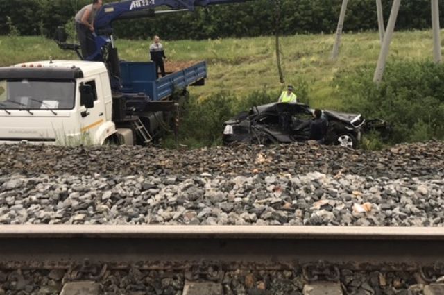 В Оренбуржье в ДТП на железнодорожном переезде погиб водитель легкового автомобиля.