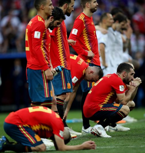 Игроки сборной Испании после проигрыша.