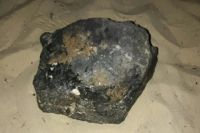 В Черкассах на пляже мужчина нашел «радиоактивный астероид»