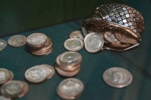 Рубли Николая II в музее Банка России на выставке, архив