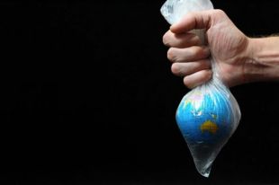 Пластиковый мешок для Земли. 10 причин отказаться от полиэтилена в Украине и как с ним борются в Европе