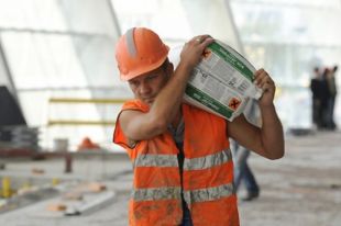Количество трудовых мигрантов из Украины в Польше с 2014 года выросло более чем 300 тыс. до около 1,5 млн.