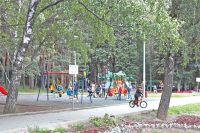В парке «Сосенки» любят гулять жители всех возрастов.