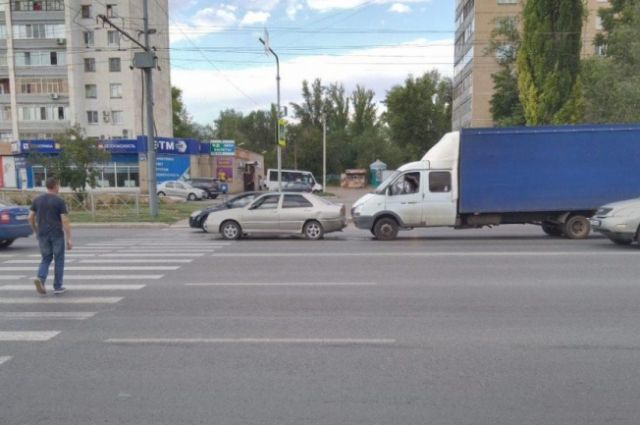 В Оренбурге «ГАЗ» врезался в Chery, пострадала 11-летняя девочка