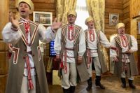 Ансамбль из Беларуси спел в интерьерах Сибирского культурного центра.