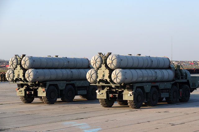 Зенитные ракетные системы (ЗРС) С-400 «Триумф».