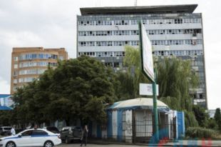 Выбило стекла и разрушило стены: в центре Луганска прогремел мощный взрыв
