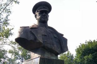«Притча во языцех»: в Харькове восстановили снесенный ранее памятник Жукову