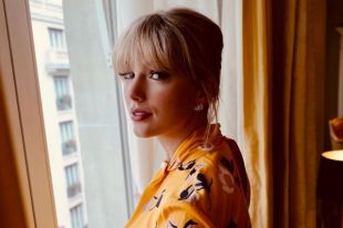 Американский журнал Forbes назвал самую высокооплачиваемую знаменитость за последний год. Лидером списка оказалась поп-звезда Тейлор Свифт.
