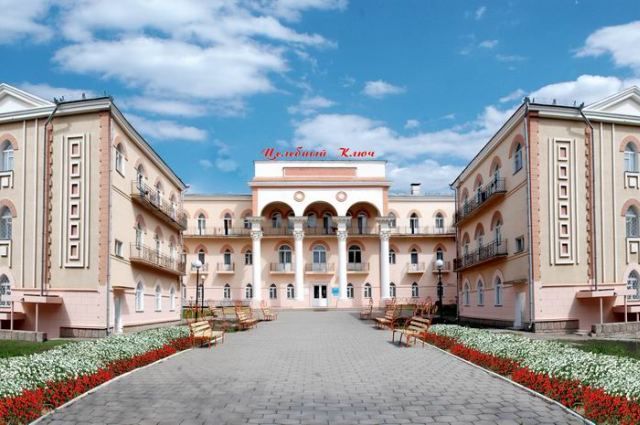 Многие здания санаториев ФНПР выглядят как настоящие дворцы.