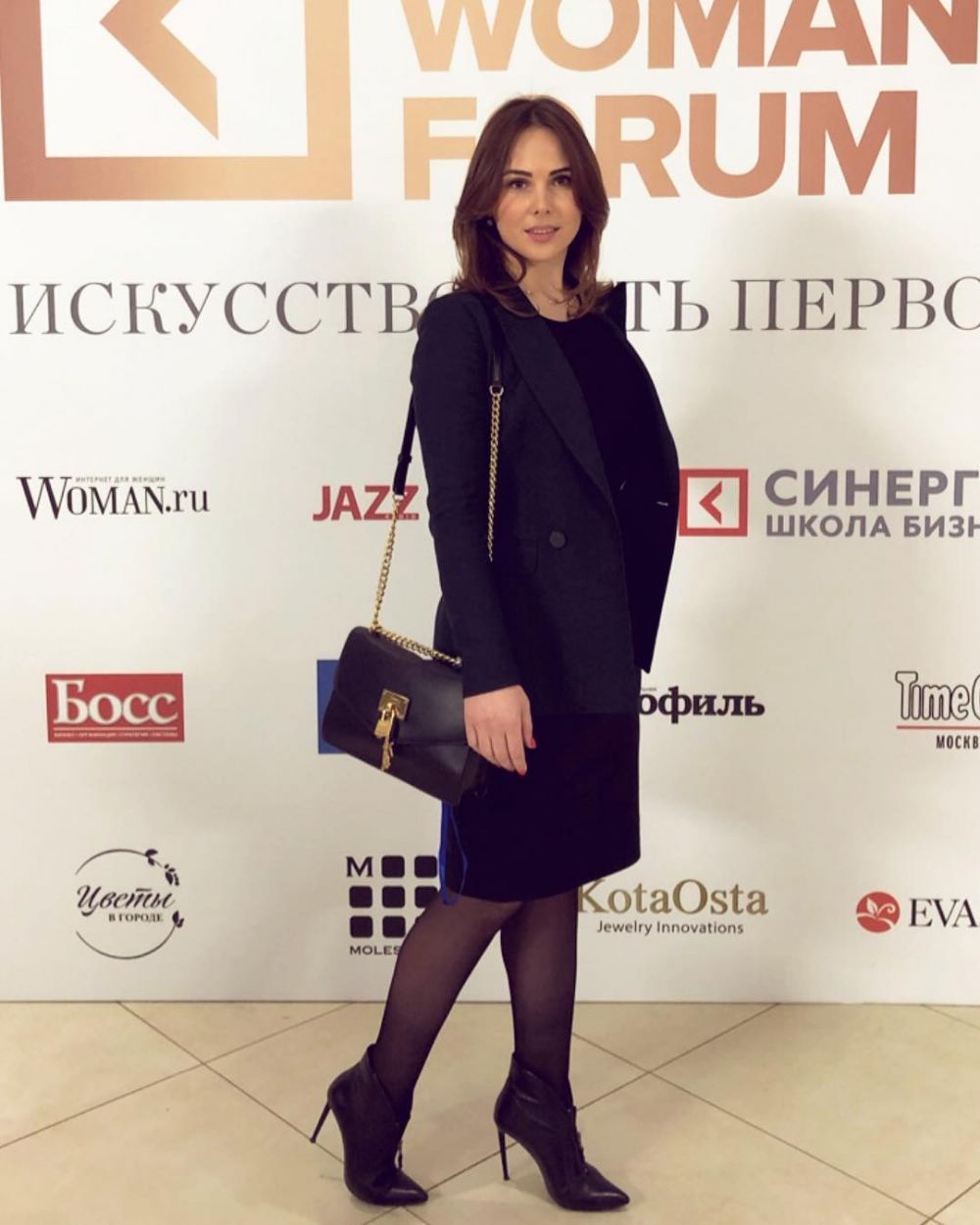 Бондаренко Ирина, 27 лет. Образование высшее, магистр права. Главный юрист ООО «Строй Техно Плюс». Хобби: экономическая география.