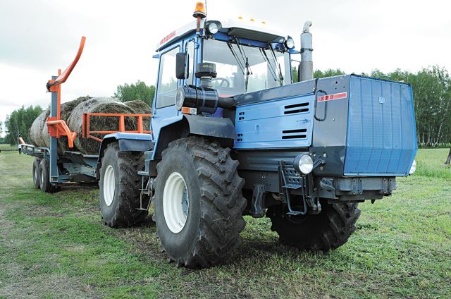 На полях Оренбуржья работает более 16 000 тракторов.