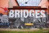 Работа на социальную тематику немецкого художика Benny Nast и его команды Labor Fou «Build bridges not wall′s» («Стройте мосты, а не стены») на улице Кузнецова, 2Б.