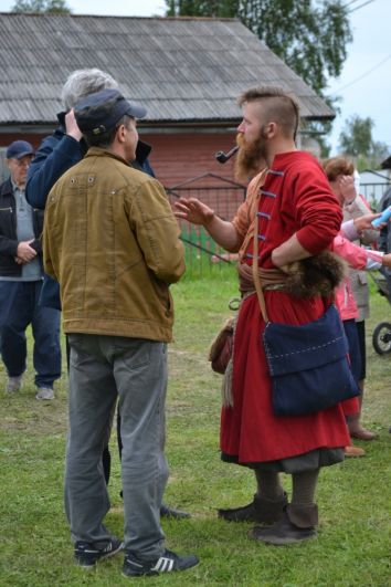 Специальными гостями праздника стали участники историко-реконструкционного клуба «Кречет», которые приплыли в Усть-Цильму на копии средневековой ладьи. 