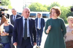 Мэр Оксана Фадина и глава округа Владимир Куприянов.