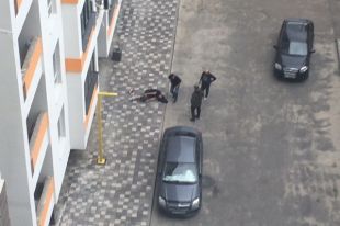Под Киевом мужчина в ходе «побега» из окна на простынях упал на землю