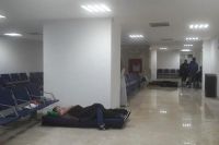 В этом зале аэропорта туристы из России провели три дня.