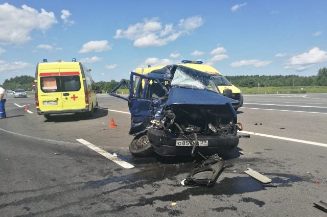 В Гвардейском районе столкнулись бензовоз и микроавтобус