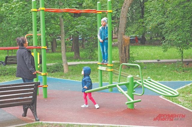 на обеих площадках. новые детские площадки. дети на площадке. воркаут площадки кенгуру. губернаторские детские площадки 2023.