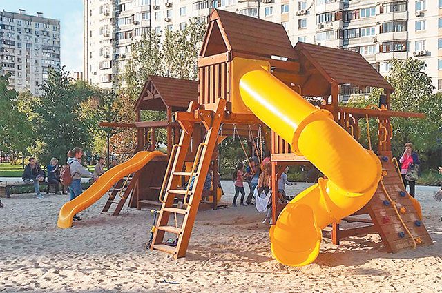 Резина или песок? Жители Митина выбирают покрытие для детской площадки |  Митино | Мой район | Аргументы и Факты