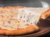 Шеф-повар ресторана 400 Gradi из Австралии побил кулинарный рекорд - приготовил самую крупную пиццу с рекордным количеством сыра. Джонни Ди Франческо создал пиццу со 154 видами сыра. Вкуснятина!