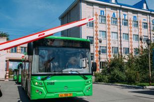 В Тюмени водитель и кондуктор автобуса пришли на помощь пассажиру