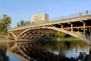 Пытался утопить: на киевском пляже парень пытался утопить женщину